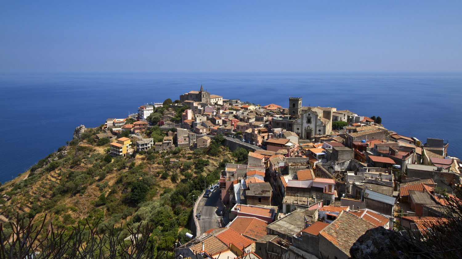 Forza d'Agrò affacciata sullo Ionio
